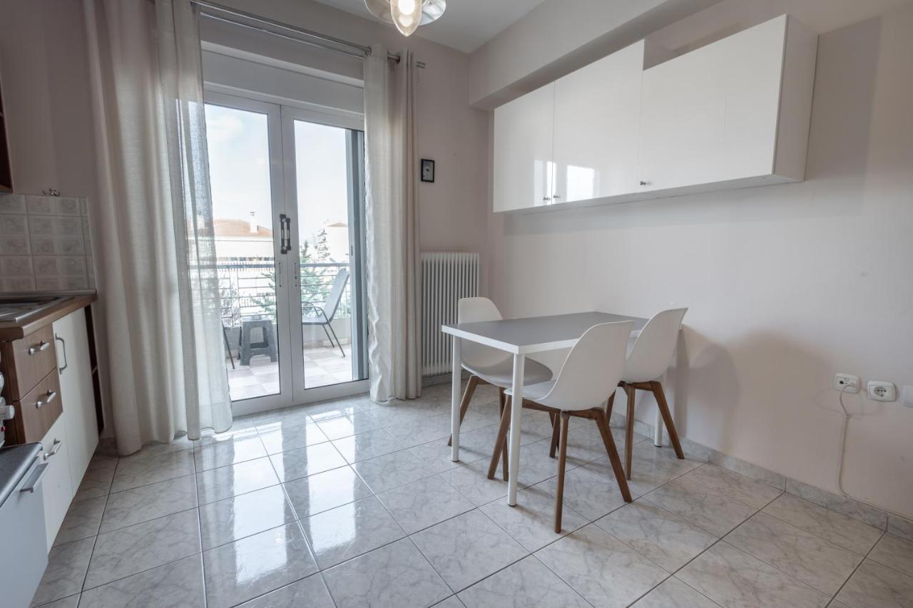 Central Apartment With Parking Лариса Екстер'єр фото